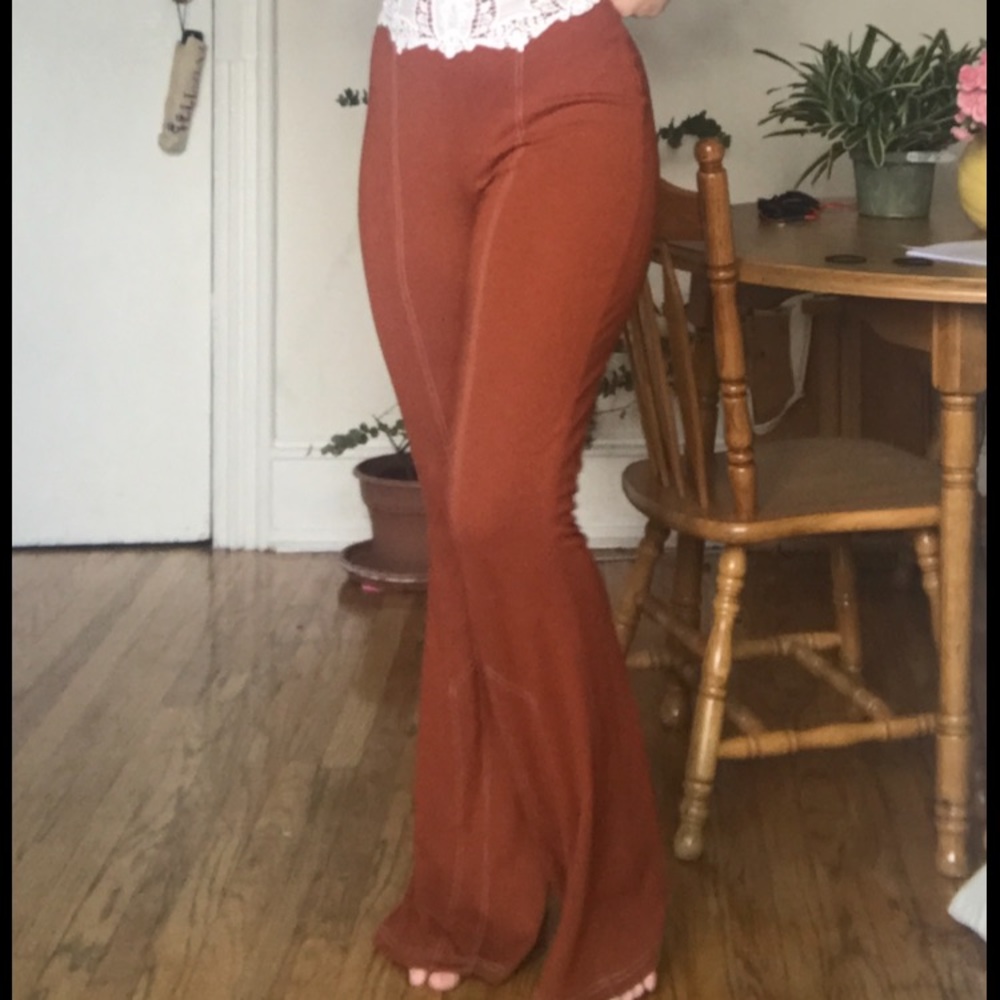 Runs big!! Orange bell bottom stretch pants